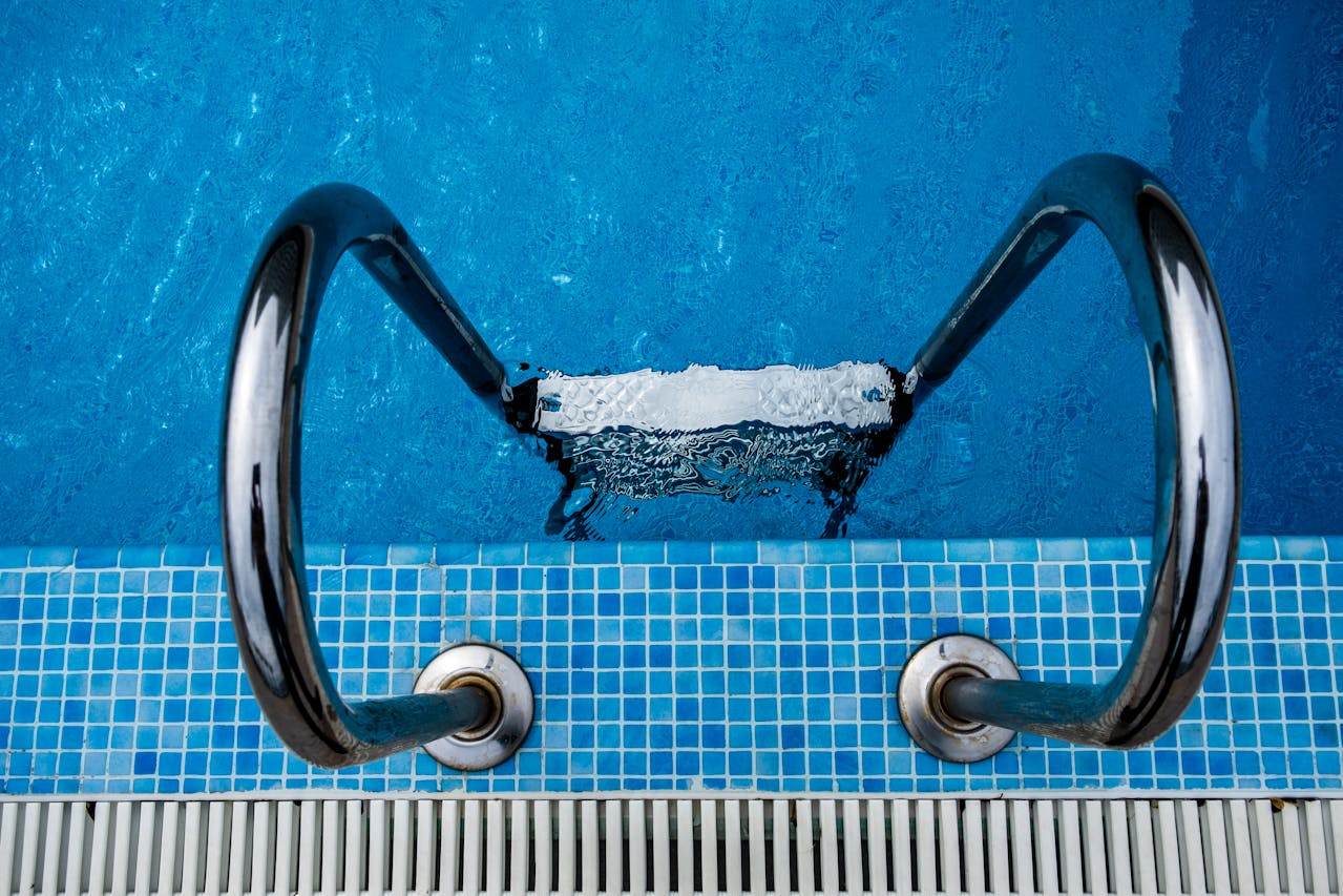 Pool Accessories & Features